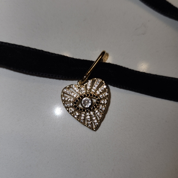 HRH COLLECTION WATCHFUL HEART Velvet Choker Necklace - Picture 2 of 6
